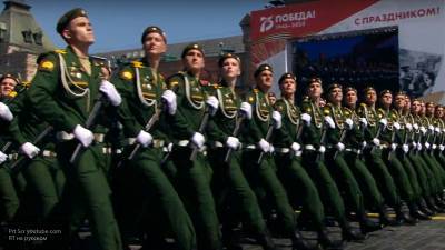 Выпускники военно-музыкального училища имени Халилова открыли парад Победы в Москве