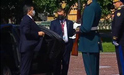 В делегации президента Киргизии, приехавшей на парад Победы в Москву, обнаружили COVID-19
