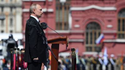 Путин поблагодарил военных за проведенный парад Победы в Москве
