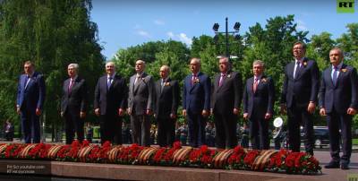 Путин и главы государств возложили цветы к Могиле Неизвестного солдата