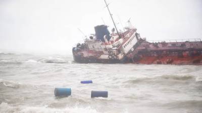 Катастрофа у побережья Одессы: "вещества достигли городских пляжей", кадры ЧП
