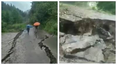 Наводнение на Прикарпатье усиливается с каждым часом, дороги обваливаются под ногами: «Мама, мне страшно»