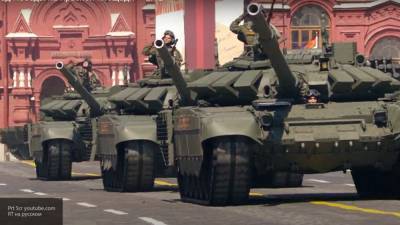 Камера влетела в дуло Т-90 на параде Победы в Москве и показала внутренность башни