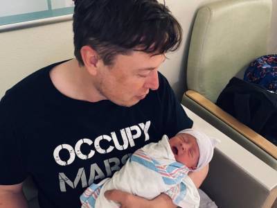 Илон Маск показал новорожденного сына