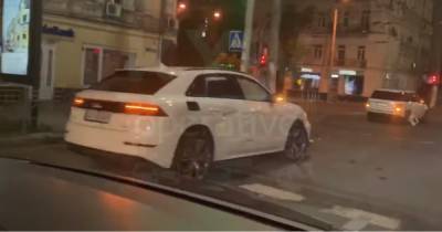 В центре Киева столкнулись три дорогие машины