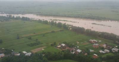 Шмыгаль показал последствия наводнений на Закарпатье с вертолета