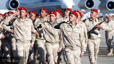 Военные России и Сирии провели парад Победы на базе Хмеймим