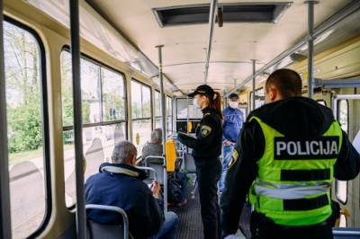 Коронавирус в Украине: полиция взялась за проверку соблюдения мер безопасности в транспорте