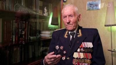 Ветерану Александру Боднару, участнику парада 1945 года, исполнилось 102 года