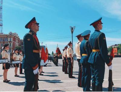 В ростовском параде Победы приняли участие тысячи военных и десятки боевых машин и авиации