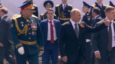 Видео: Путин «показал класс» участникам Парада Победы