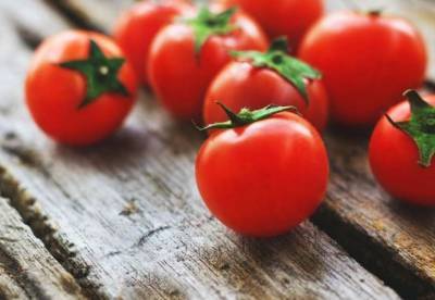 Диетологи назвали людей, которым категорически нельзя есть помидоры