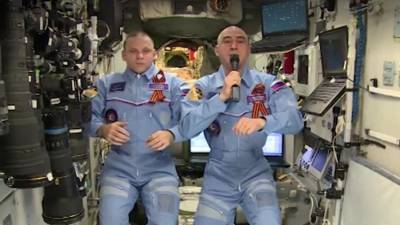 Космонавты поздравили россиян с 75-летием Победы