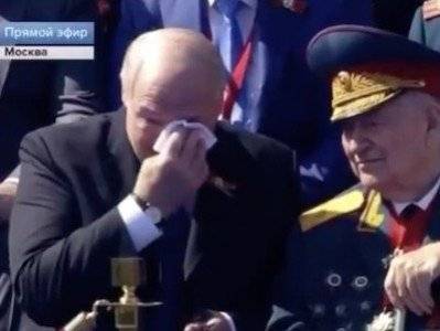 Лукашенко прослезился во время разговора с ветераном
