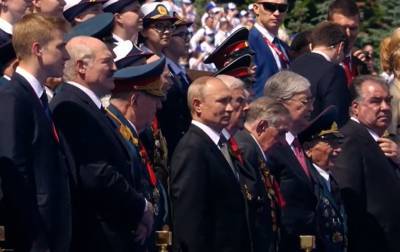 Парад победы в Москве: Лукашенко сторонился Путина, а трансляцию приукрасили компьютерной графикой