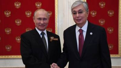 Президент Казахстана оказался единственным, с кем Путин побеседовал до Парада Победы