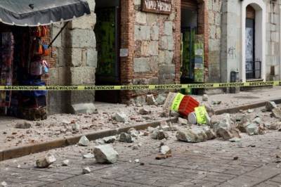 По меньшей мере двое погибли после мощного землетрясения в Мексике