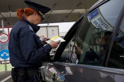Украинцы могут выезжать за границу на собственных авто: Перечень документов