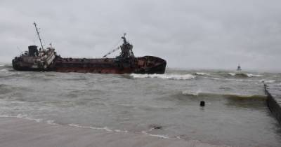 Одесская прокуратура опровергает информацию о выбросе нефтепродуктов из затонувшего танкера "Делфи"