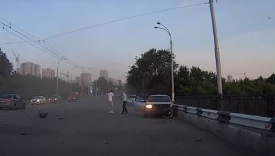 Момент серьезного ДТП в Кемерове, где пострадали дети и взрослые, попал на видео
