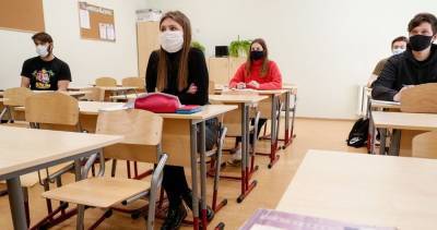 Двух учеников не пустили к экзамену из-за высокой температуры