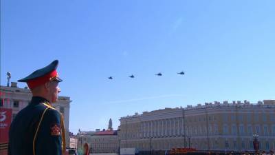 Парад Победы состоялся на Дворцовой площади в Санкт-Петербурге.