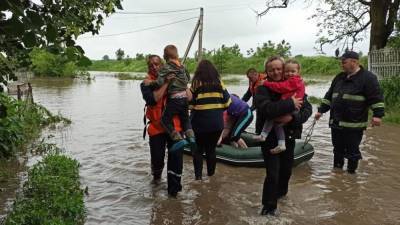 Наводнения разрушили более 100 км дорог на западе Украины
