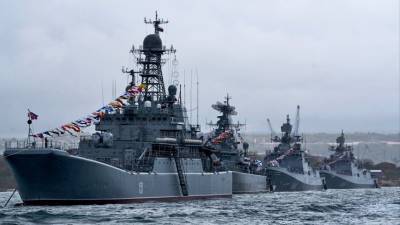 Боевые корабли Черноморского флота открыли Парад Победы в Севастополе