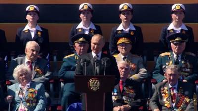 Владимир Путин поднял тост за будущие победы на приеме глав государств