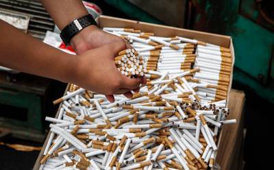 Таможенники пресекли попытку провоза в ЕС почти 900 тысяч спрятанных в радиаторах пачек сигарет