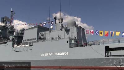 Российский фрегат "Адмирал Макаров" вышел через Босфор в Средиземное море