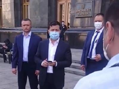 Зеленский поговорил с протестующими шахтерами у Офиса Президента