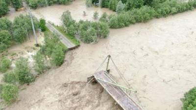 Наводнение уничтожило 110 км дорог и 90 мостов на Ивано-Франковщине, - Укравтодор