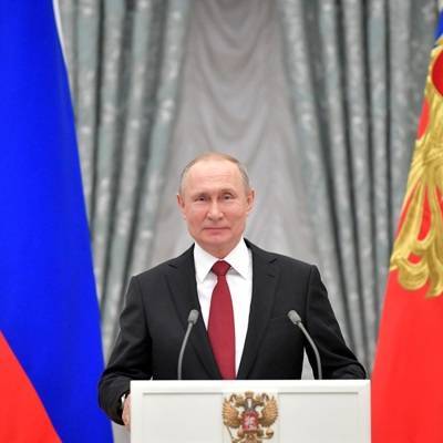 Путин: "Россия может претендовать на звание великой державы благодаря выдающимся людям"