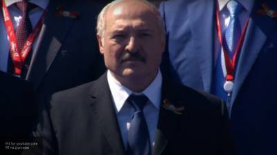 Песков опроверг слухи о стремительном отъезде Лукашенко после парада Победы