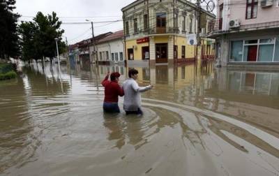 Наводнение в Румынии: в воде более 160 населенных пунктов, есть погибшие (видео)