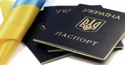 Двое украинцев подали иск против Кабмина за запрет пересекать границу с РФ по украинскому паспорту