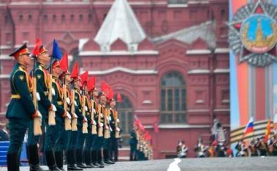 Несмотря на пандемию коронавируса, в Москве на Красной площади прошел военный парад, приуроченный к 75-летию Победы