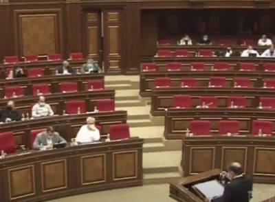 Правящий блок «Мой шаг» попросил у спикера парламента 20-минутный перерыв