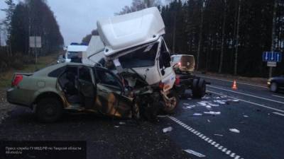 Водитель и пассажиры легковушки погибли при столкновении с грузовиком в Оренбурге