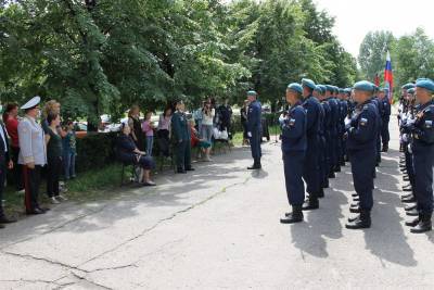 Главный федеральный инспектор по Ульяновской области Юрий Кулик вручил памятные медали ветеранам