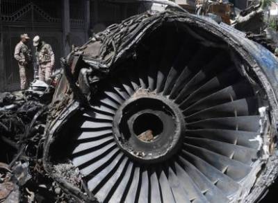 СМИ: Крушение самолета у Карачи произошло из-за обсуждения пилотами ситуации с коронавирусом