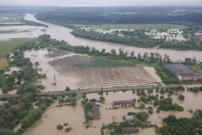 Зеленский поручил Кабмину решить вопрос c наводнениями на западе страны раз и навсегда