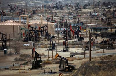 США нарастили добычу нефти, несмотря на заполненные хранилища
