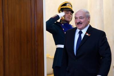 В Кремле опровергли сообщения об отъезде Лукашенко сразу после парада