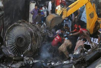 Пилоты обсуждали COVID-19: назвали возможные причины авиакатастрофы в Пакистане