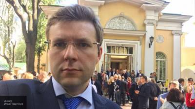 Гращенков: Конституцию РФ путем поправок хотят адаптировать под сегодняшние реалии