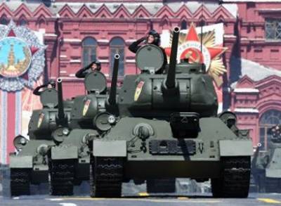 Во время съемки Парада Победы в Москве камера влетела в танк через дуло