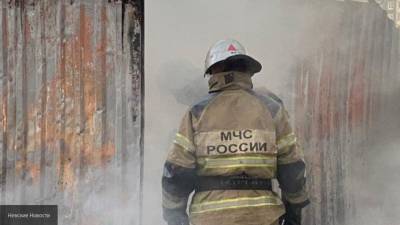 Пожарные локализовали крупное возгорание на рынке в Дагестане