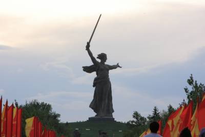Монумент «Родина-мать зовет!» открылся в Волгограде после реставрации